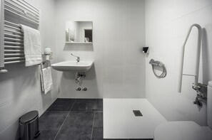 Double Room | Bathroom | Shower, free toiletries, hair dryer, towels - Casual Bilbao Serantes (Bilbao)