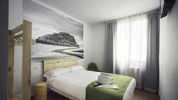 Tweepersoonskamer | Een kluis op de kamer, verduisterende gordijnen, geluiddichte muren