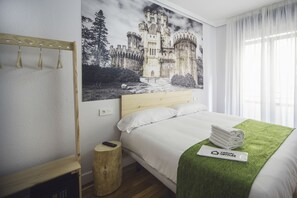 Eenpersoonskamer (Exterior Private Bathroom) | Een kluis op de kamer, verduisterende gordijnen, geluiddichte muren