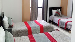 Blackout curtains, free WiFi, bed sheets - Hôtel Biarritz (Tangier)