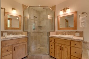 Bathroom - Welcome to Rising Sun - TLUXP (Tahoe City)