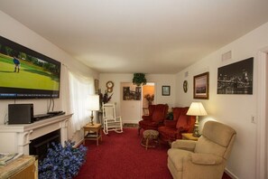 Smart TV, DVD player - SERENITY 3 bedrooms, 2 bathrooms (Jekyll Island)