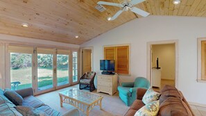 Smart TV, DVD player