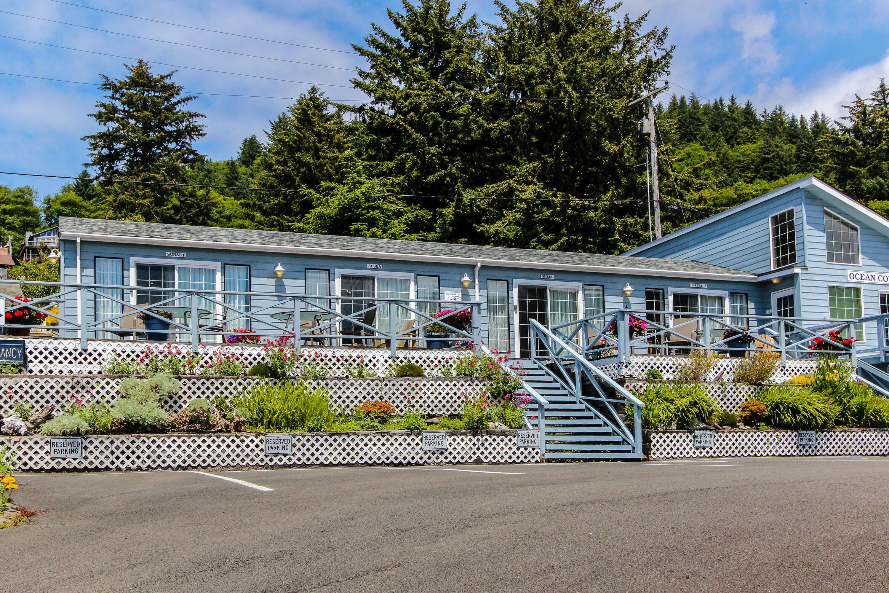 Boutique dog-friendly oceanview motel with space for 22