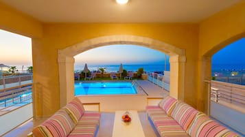 Villa, 6 slaapkamers, privézwembad, aan het strand | Uitzicht vanaf balkon