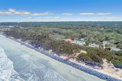 Beachfront Bliss 4 bedrooms, 3 bathrooms