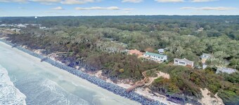 Beachfront Bliss 4 bedrooms, 3 bathrooms