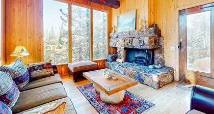 Beautiful mountain home close to year-round outdoor activities & Lake Tahoe