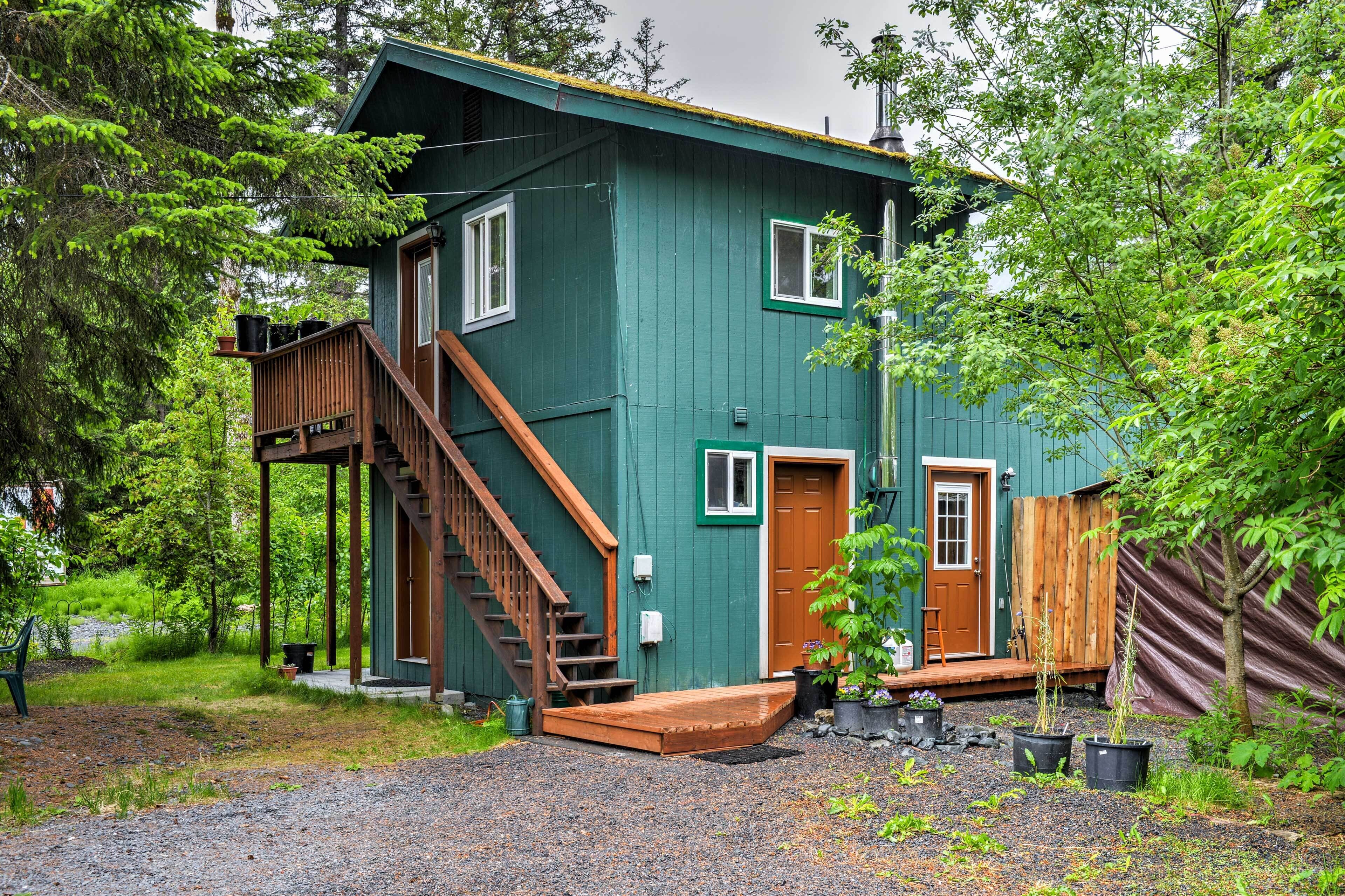 Peaceful, Quiet Seward Apt w/Back Yard & Mtn Views