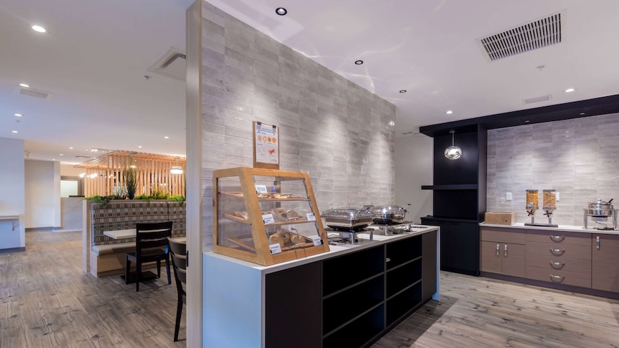 Microtel Inn & Suites by Wyndham Oyster Bay