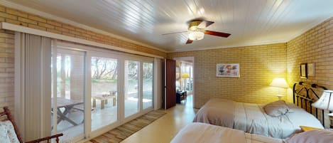 4 bedrooms, iron/ironing board, free WiFi, bed sheets