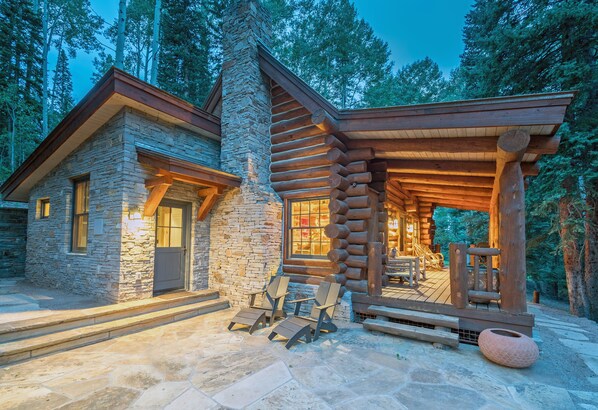 Exterior - YELLOW BRICK CABIN - Ski-in/out cabin, Mountain Village with private hot tub! (Mountain Village)
