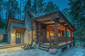 Exterior - YELLOW BRICK CABIN - Ski-in/out cabin, Mountain Village with private hot tub! (Mountain Village)
