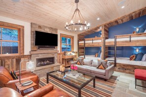 3 bedrooms, iron/ironing board, free WiFi, bed sheets - YELLOW BRICK CABIN - Ski-in/out cabin, Mountain Village with private hot tub! (Mountain Village)