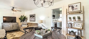 Cozy Farmhouse-Style Cottage by Mighty 5 Ntl Parks