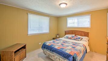 3 bedrooms, iron/ironing board, bed sheets