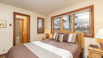 2 Schlafzimmer, Schreibtisch, Bügeleisen/Bügelbrett, kostenloses WLAN