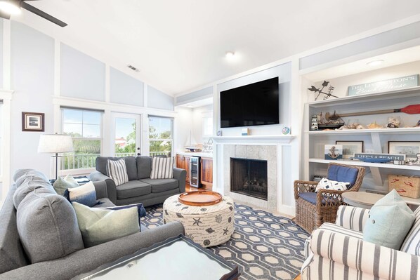 Flat-screen TV, ping pong, stereo