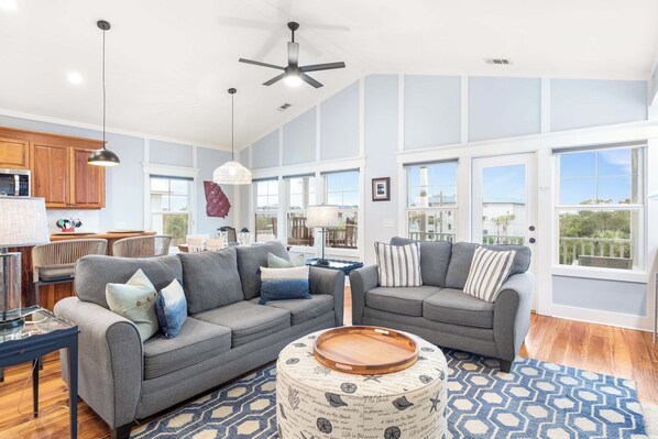 Flat-screen TV, ping pong, stereo