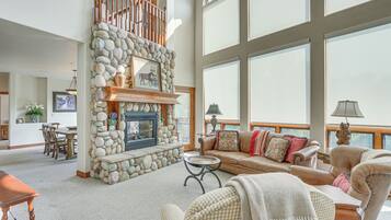 TV, fireplace, DVD player, books