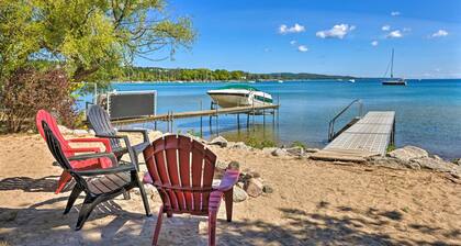 Steps to Beach! Dog-Friendly Suttons Bay Cottage
