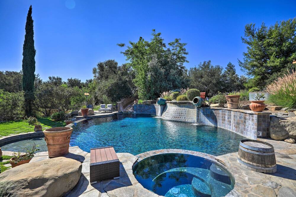 Peaceful Ranch Resort + Vineyard View, Pool Access