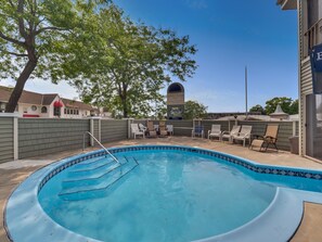 Indoor pool, a heated pool - Relax in Downtown Charlevoix | Pool | Private Balcony | Full Kitchen | (Charlevoix)