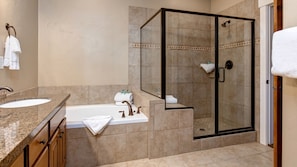 Combined shower/bathtub, hair dryer, towels