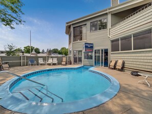 Indoor pool, a heated pool - Bridge View | Cottage Feel | Downtown Charlevoix | Indoor/Outdoor Pool (Charlevoix)