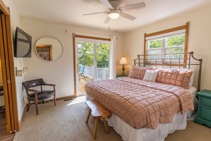 5 bedrooms, desk, iron/ironing board, WiFi