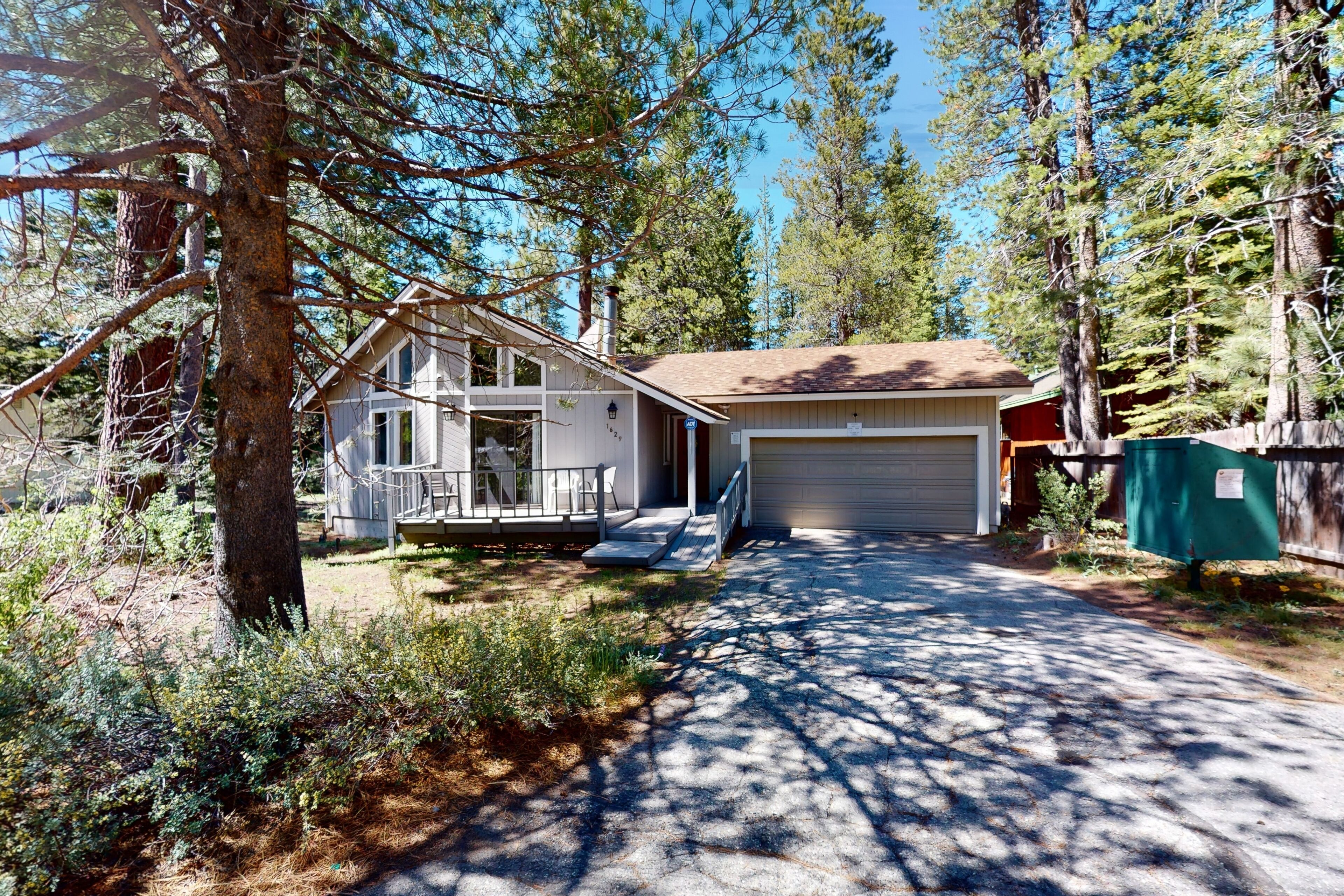 Mountain living near the lake - dog-friendly escape with deck & woodstove