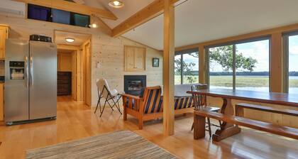 Luxe Bayfront Cabin w/ Stunning Views & Shared Dock- Ideal for Hunting & Fishing