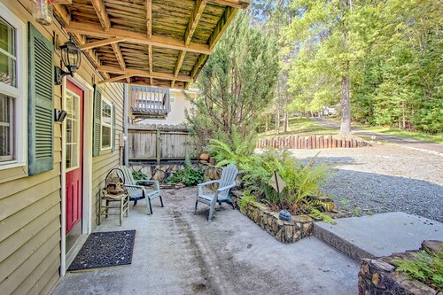 Lake-View Townhome with Decks, Screened Porch and Shared Tennis - Dogs OK