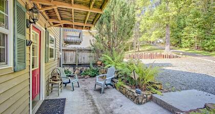 Lake-View Townhome with Decks, Screened Porch and Shared Tennis - Dogs OK