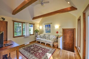 TV, fireplace, DVD player