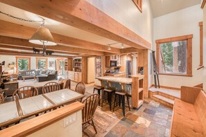 Smart-TV, peis, fotballspill og bøker