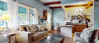 Charming condo suite near the beach & dining with pool & grill