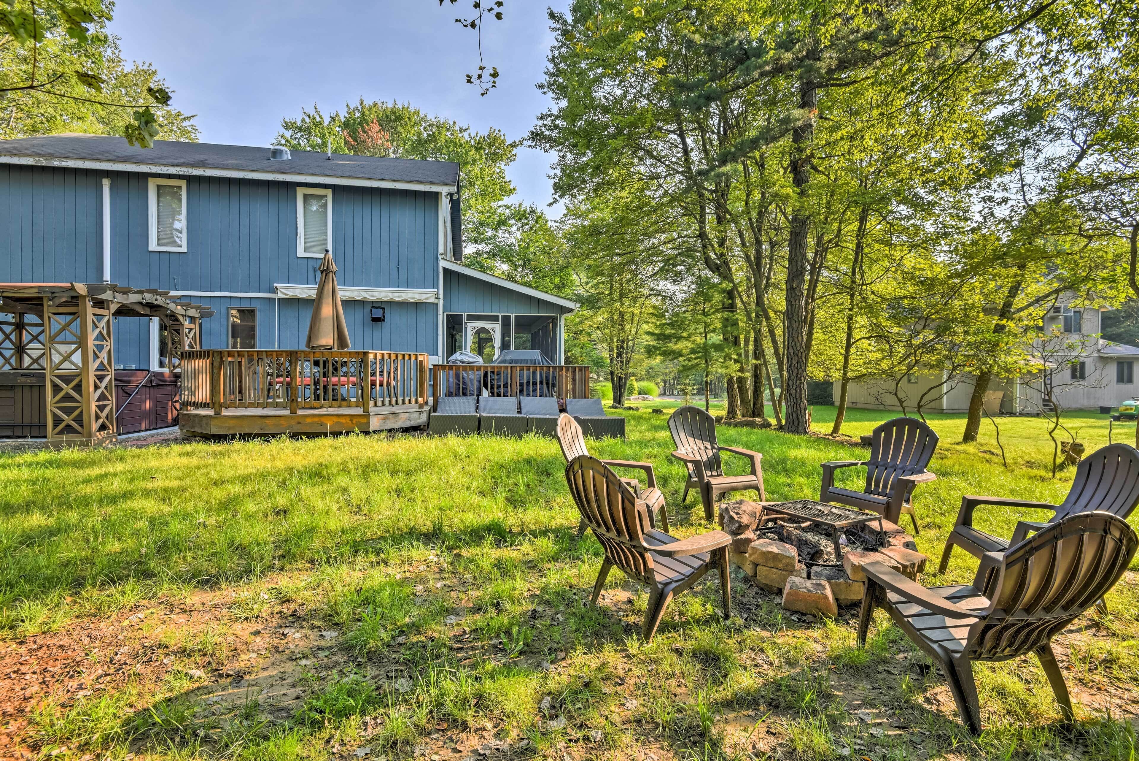Lake Harmony Resort Home w/ Deck + Fire Pit!