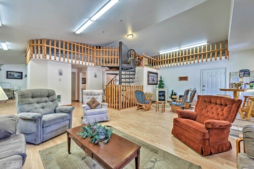 Huge Preston Cabin w/ Game Room & Mountain Views!