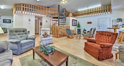 Huge Preston Cabin w/ Game Room & Mountain Views!