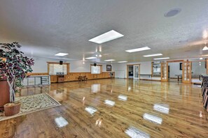 Interior - Huge Preston Cabin w/ Game Room & Mountain Views! (Preston)