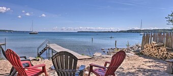 Cozy Suttons Bay Cottage w / Shared Dock & Fire Pit!