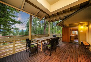 Outdoor dining - Private Retreat in the Woods on 20 Acres! Grand Lodge with 8 Studio Cabins!! (Cle Elum)