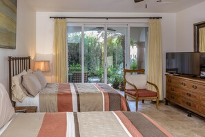 5 bedrooms, iron/ironing board, travel crib, free WiFi - Villa las Brisas: Steps from Palmilla Beach, Restaurants and One & Only Spa. (Cabo San Lucas)