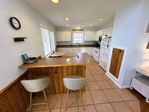 Fridge, microwave, oven, stovetop - KD108- Near the Beach- 4 BRs, Just a Short Stroll to the Beach, Dog Friendly! (Kill Devil Hills)