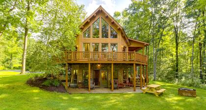 Beautiful Cabin in the Woods with Private Hot Tub & Game Room, Close to Skiing
