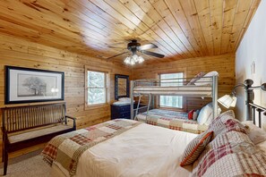 4 bedrooms, iron/ironing board, WiFi, bed sheets