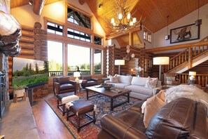 Smart TV, fireplace, books, stereo