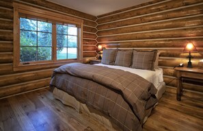 5 bedrooms, desk, iron/ironing board, free WiFi