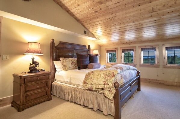 5 bedrooms, desk, iron/ironing board, free WiFi